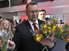 Czarnek: PiS składa projekt ustawy ws. obniżenia VAT-u i akcyzy na paliwo. Motyka: Jeśli ceny paliw będę rosły, to rząd będzie podejmował działania