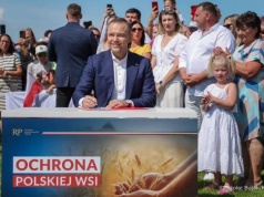 Prezydent podpisał ustawę, która 10 lat zakazuje wyprzedaży polskiej ziemi w obce ręce