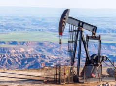 Ceny ropy przebijają psychologiczną granicę. Co zrobią rządy?