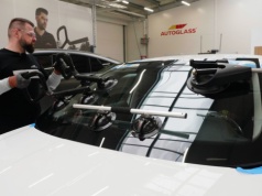 Od magazyniera do mistrza montażu. Pojechałem sprawdzić, jak dziś wymienia się szyby w autach