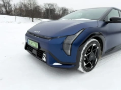 15 stopni poniżej zera, czyli Kia EV4 Fastback na autostradzie. Ogromne zaskoczenie