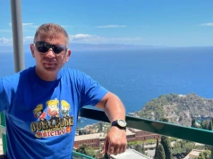 Marcin Siegieńczuk z nowym autem i tablicą, która od razu zwraca uwagę