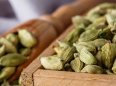 Dodajesz ją do kawy? Niewiele osób wie, jak działa na metabolizm