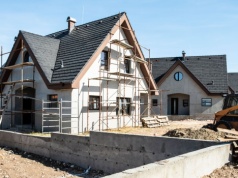 Koniec pozwoleń na budowę w Polsce? Klamka zapadła, ale jeden szczegół wbija w fotel