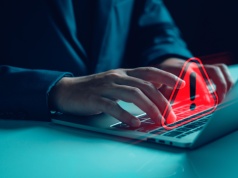 Policja ostrzega turystów: Fałszywe infolinie wykorzystują chaos na Bliskim Wschodzie