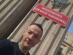 Szokujące ustalenia kontroli poselskiej w MEN. Decyzje o pracach domowych bez analiz