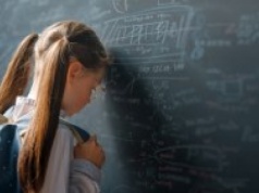 Co czwarty Polak alarmuje o tym problemie. Wyniki sondażu powinni przeczytać w MEN