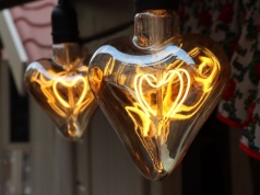 Kiermasze na Małym Rynku w Krakowie. Zniżki dla mieszkańców z Kartą Krakowską