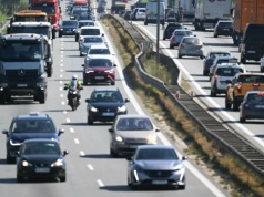 Szef Mercedesa alarmuje. Regulacje UE mogą zdestabilizować rynek nowych aut