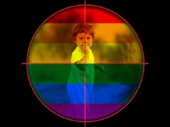 Skandal w Wielkiej Brytanii! Agencje adopcyjne zachęchają homoseksualistów do adopcji dzieci