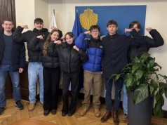 Olsztyńscy licealiści chcą zmienić nawyki żywieniowe młodego pokolenia. Rusza projekt „Rizz na zdrowie”