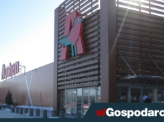 Węgrzy przejmują centra handlowe Auchan w Polsce