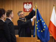 Spór o flagę Unii Europejskiej w sądach