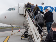 Polacy często latają i nie każdemu się to podoba. Kryzys urodzaju