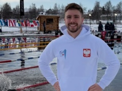 Polak dokonał niemożliwego w ekstremalnie, lodowatej wodzie. Niezwykły sukces podczas mistrzostw świata