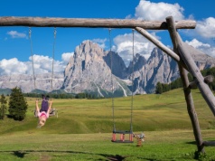 Polacy oszczędzają jak na huśtawce - albo lokata, albo krypto. Nic pomiędzy