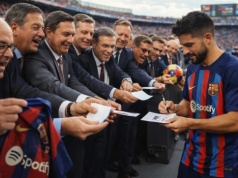 Autograf Lewandowskiego za kilka tysięcy złotych. Tyle można zarobić na Allegro