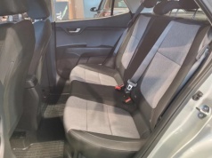 Obniżka ceny do 82 700 zł sprawia, że ten SUV z nowym designem jest dziś w zasięgu ręki. Z tyłu wygodnie usiądą nawet trzy osoby