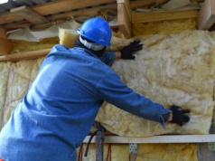 Polacy nie wykorzystują w pracy pełni swoich umiejętności. Odbija się to na ich pensji