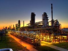 Polacy tankują na Słowacji, bo jest taniej niż w Polsce. Ale widać już światełko w tunelu