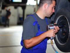 Śruby w samochodzie – rodzaje i sposób traktowania