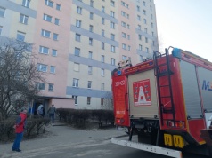 W wieżowcu w Lublinie pojawił się dym. Interweniowały służby ratunkowe