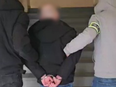 Kopał w okna restauracji, plądrował lokale i okradał samochody. Kryminalni z Poznania zatrzymali 40-letniego recydywistę