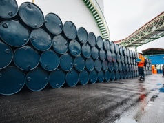 Ropa z rezerw ma uspokoić rynki. 400 mln baryłek trafi do sprzedaży