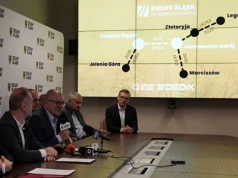 Po latach pociągi pojadą do dwóch miejscowości. Umowy podpisane