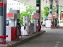 Orlen pod ostrzałem: Rekordowe marże rafineryjne w dobie kryzysu. Czy rząd wprowadzi „hamulec polityczny”?