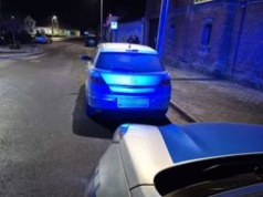 Zamienił się miejscami z niewidzialnym kolegą. Miał swoje powody