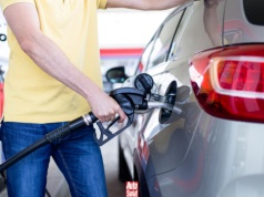 Polskie przygraniczne stacje przyciągają kierowców z Niemiec. "Oszczędzam nawet 50 euro na baku"