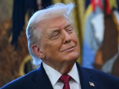 Trump kupuje buty swoim ludziom. Istne kuriozum, "boją się ich nie nosić"