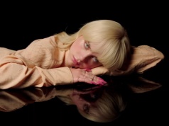 Ze sceny na wielki ekran! Billie Eilish w adaptacji powieści Sylvii Plath