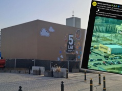 Gigantyczne pudło Amazona w centrum Warszawy. Nietypowa instalacja giganta e-commerce
