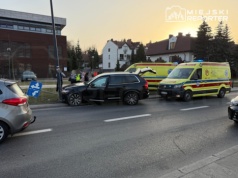 Wypadek trzech aut w Alei Wilanowskiej. Dzieci dyplomatów trafiły do szpitala