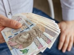 Gotówka nie tylko do skarpety. Tak oszczędzają Polacy