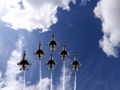 Stany Zjednoczone dopłacą 50 miliardów? Naloty, odwet i ogromne koszty wojny