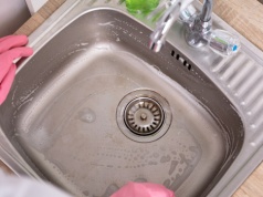 Zlew czyszczę tylko tym. Lśni jak nowy