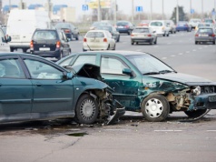 Stłuczka na drodze potrafi zaskoczyć. Ten jeden dokument warto mieć w schowku auta