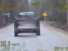Myślał, że 162 km/h ujdzie mu płazem. Kierowcy tracą prawka masowo, w grze nowe przepisy