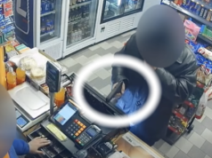 Groził przedmiotem wyglądającym jak broń. Wszystko nagrały kamery