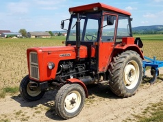 Przyczyny ciężkiej pracy układu kierowniczego w „sześćdziesiątce” – jak zdiagnozować zacierający się mechanizm śrubowy?