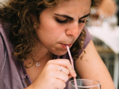 Najgorszy wybór, a pijemy na potęgę. Dewastuje mózg i jelita