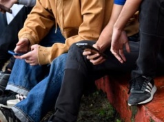 Media społecznościowe to nie palenie papierosów. O czym warto pomyśleć, zanim wprowadzimy cyfrowy szlaban