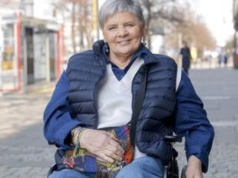 Osiem miesięcy w żelaznych płucach. Dziś pomaga tysiącom