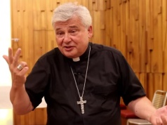 Konrad Krajewski nadchodzi. Z Watykanu wraca kardynał, który namiesza w KEP