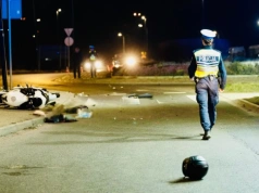 Pijany motocyklista z sądowym zakazem spowodował wypadek. Pasażerkę zabrał śmigłowiec LPR