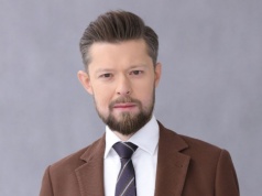 „Chcemy poznać zło, by móc je dostrzegać” – Remigiusz Mróz o fascynacji kryminałami