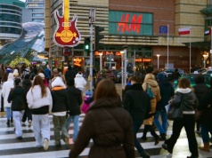 Nocna prohibicja w całej Warszawie. Więcej zezwoleń na sprzedaż alkoholu dla gastronomii